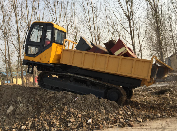 履帶運(yùn)輸車(chē)現(xiàn)場(chǎng)施工中